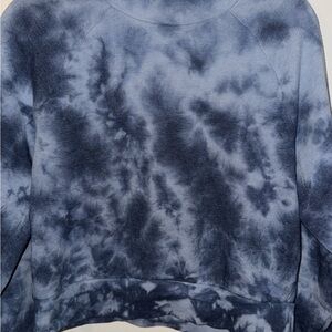 Chic Blue Tie-Dye Pullover